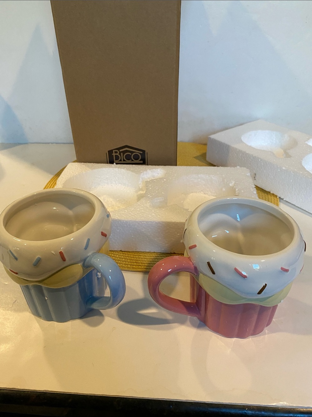 NIB Set of 2 Cupcake-Shaped Oversized Mugs
